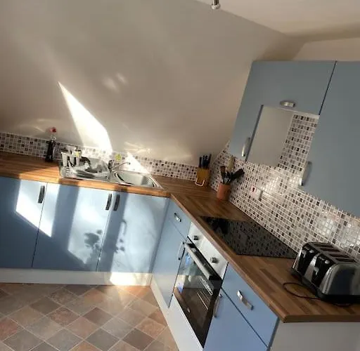 3 Bedroom Lodge With Hot Tub On Lovely Quiet Holiday Park In Cornwall